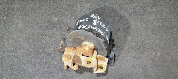 Nissan Primera Engine mount bracket