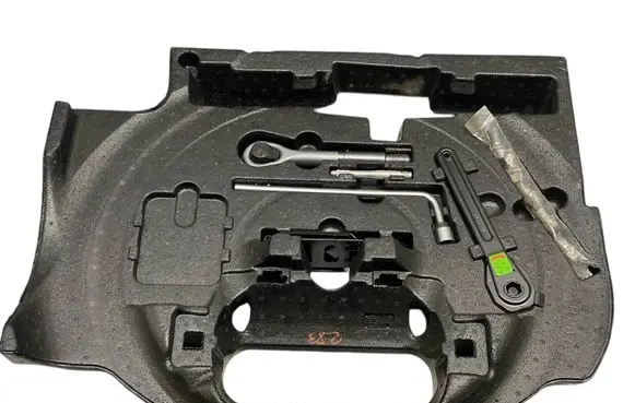 Mercedes-Benz GLE (W166 - C292) Other trunk/boot trim element A1668990600