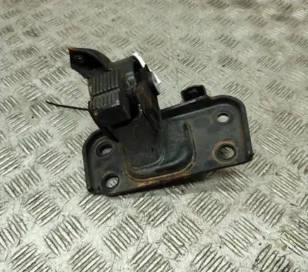 Toyota Avensis T270 Engine mount bracket 123720X010