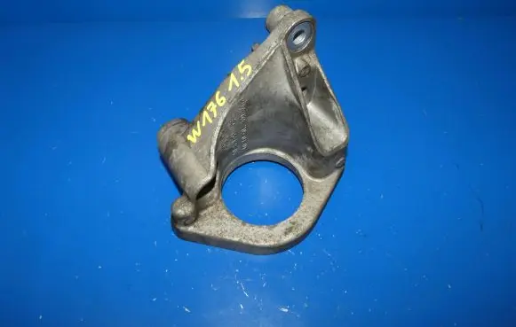 Mercedes-Benz A W176 Engine mounting bracket A6072050101 15412801