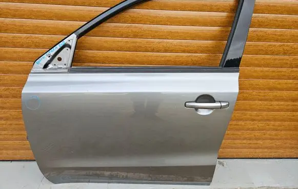 Suzuki Vitara (LY) Front door
