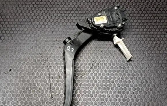 Audi Q7 4L Accelerator throttle pedal 7L0723507B