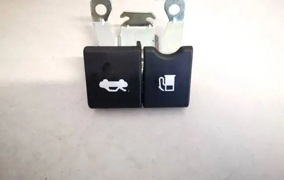 Nissan Qashqai Engine bonnet (hood) release handle