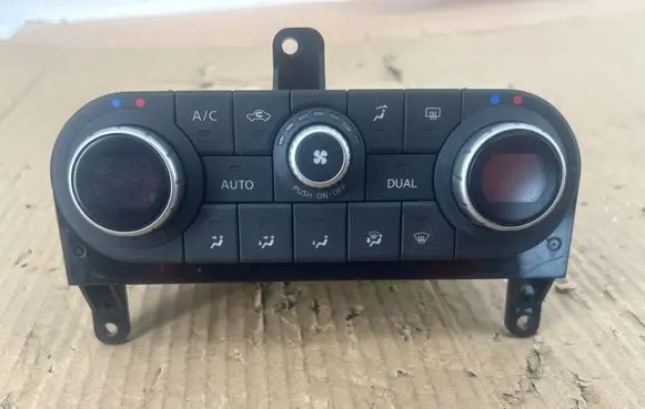 Nissan Qashqai Climate control unit 27500BR47B C2803