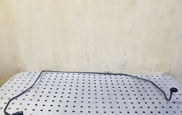 Engine coolant pipe/hose