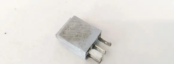 Volkswagen Touareg I Other relay 1K0951253 0332011100