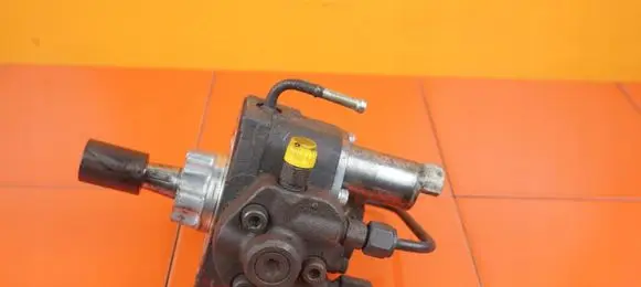 Nissan Navara D40 Fuel injection high pressure pump 16700EB300 YD25