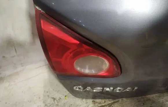 Tailgate rear/tail lights