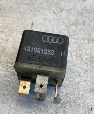 Volkswagen PASSAT B5.5 Other relay 431951253h