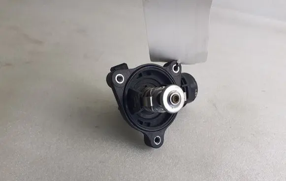 BMW 3 E90 E91 Thermostat/thermostat housing 7510959