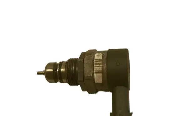 Nissan X-Trail T31 Fuel pressure regulator 8200610770 0281002800