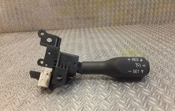 Lexus IS 220D-250-350 Cruise control switch