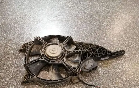 Nissan Pathfinder R51 Electric radiator cooling fan 92120EB400