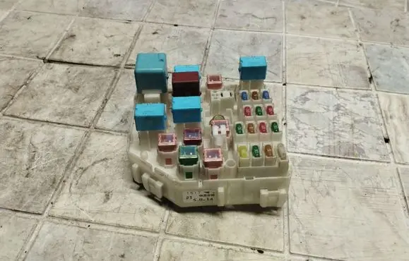 Toyota RAV 4 (XA20) Fuse module