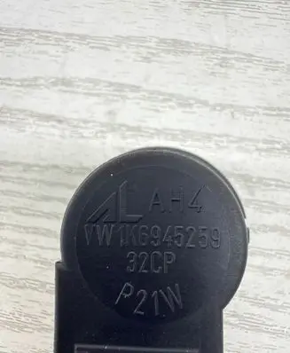Volkswagen Golf V Rear tail light bulb 