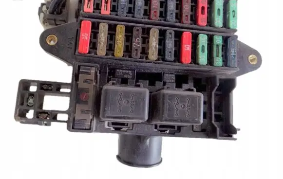 Opel Monterey Fuse module