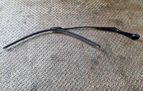 Ford Focus Windshield/front glass wiper blade BM5117526AB