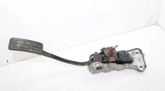 Land Rover Discovery 3 - LR3 Accelerator throttle pedal SLC000061