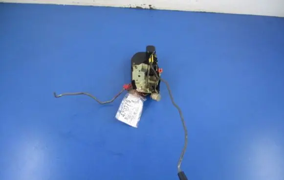Chrysler Grand Voyager IV Front door lock
