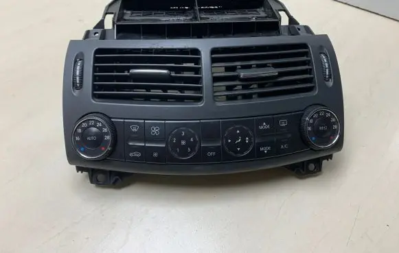 Mercedes-Benz E W211 Climate control unit 2118300490 00034605