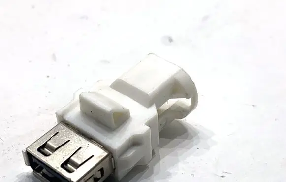 BMW 5 G30 G31 G38 USB socket connector 9390501