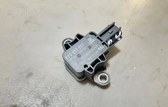 Audi A4 S4 B7 8E 8H Airbag deployment crash/impact sensor 8P0955557 000706