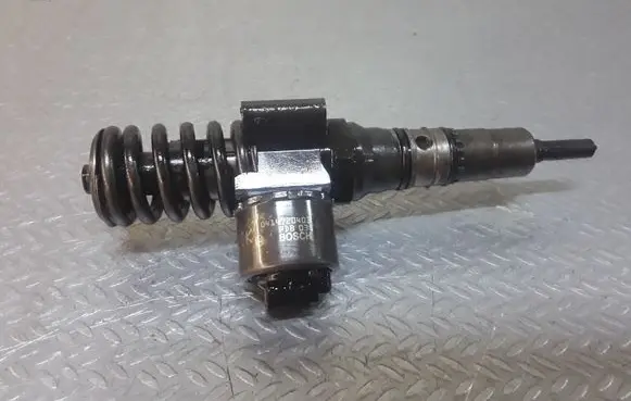 Audi A4 S4 B7 8E 8H Fuel injector 03G130073B 0414720403