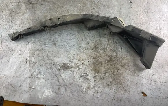 Front bumper mounting bracket