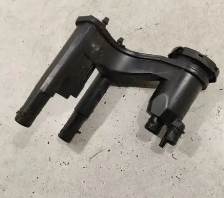 Peugeot 607 Breather valve 4R8Q6A785