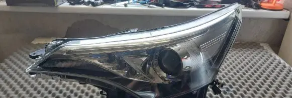 Toyota Avensis T270 Headlight/headlamp