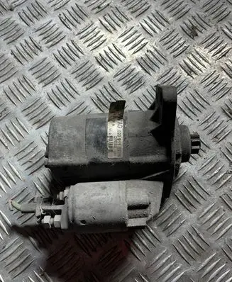Volkswagen Golf IV Starter motor 020911023S
