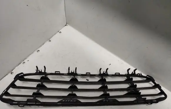 Opel Astra H Front bumper lower grill