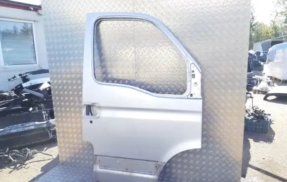 Iveco Daily 5th gen Front door