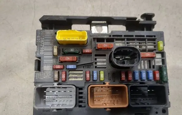 Citroen C5 Fuse box set 9675877980