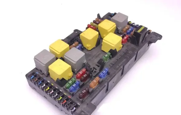 Mercedes-Benz Vito Viano W639 Fuse module A6395450801 ZGS001 518878103