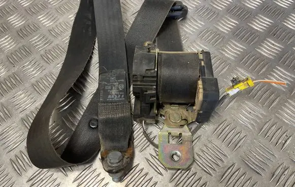 Iveco Daily 30.8 - 9 Front seatbelt 33006301F