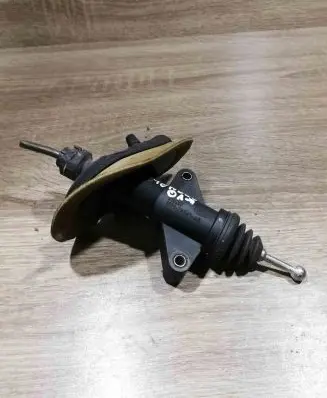 Ford Mondeo Mk III Clutch master cylinder 1s717a543ab