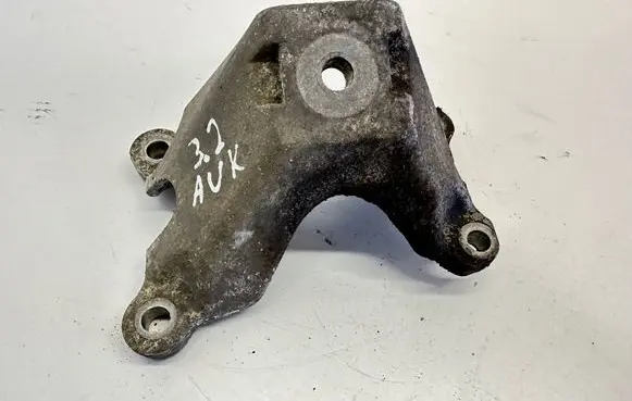 Audi A6 S6 C6 4F Engine mounting bracket 4F0199307M