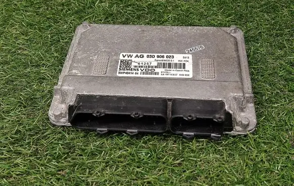 Skoda Fabia Mk2 (5J) Engine control unit/module ECU 03D906023 5WP40414