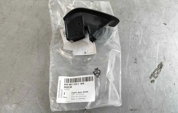 Audi A3 8Y ISOFIX cover 8y0887233c4pk