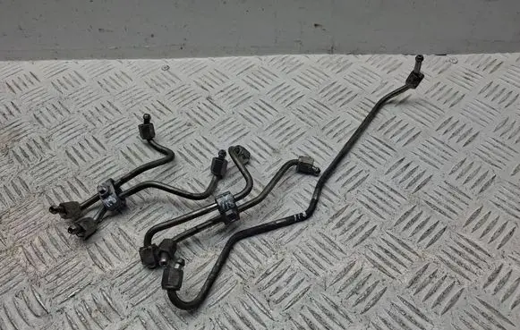 Fuel injector supply line/pipe