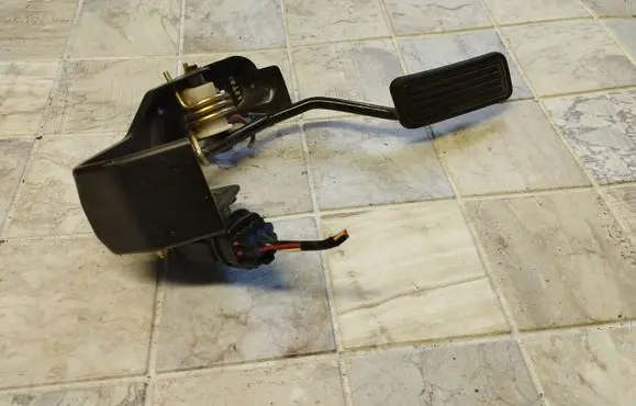 Toyota Corolla Verso E121 Accelerator throttle pedal