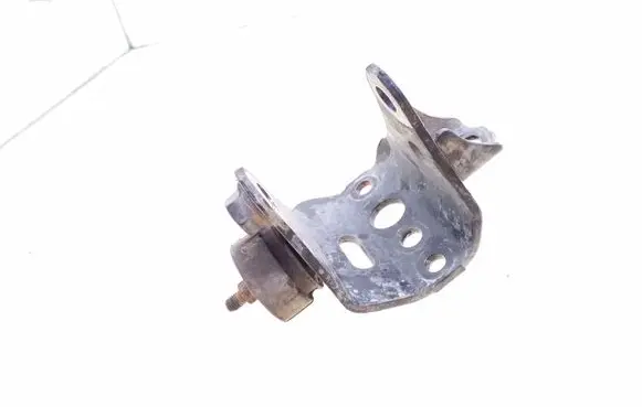 Toyota Prius (XW30) Engine mounting bracket