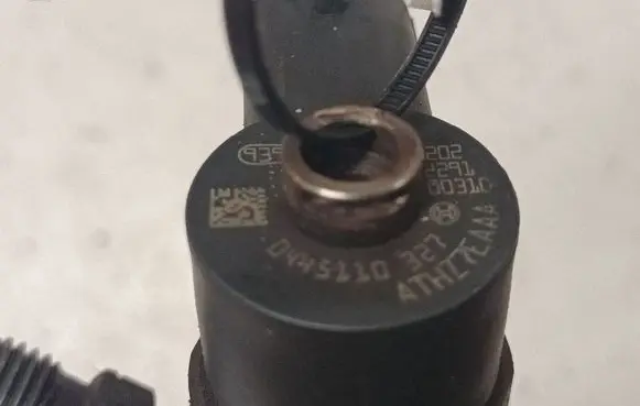 Opel Insignia A Fuel injector 0445110327