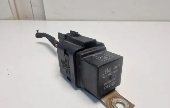 Volkswagen PASSAT B6 Glow plug pre-heat relay 3B0951253