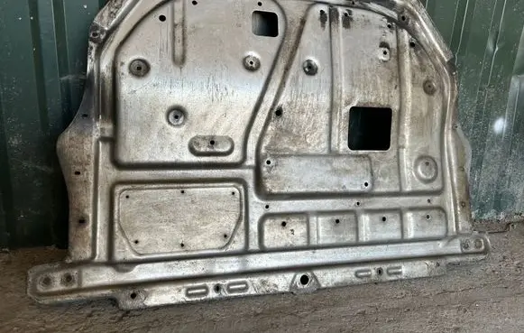 Volkswagen Eos Engine splash shield/under tray 1Q0825237A