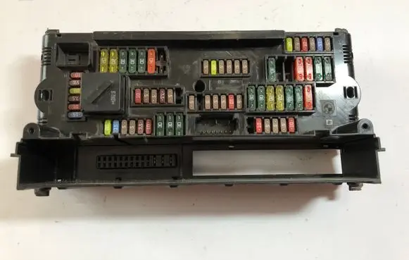 BMW 5 F10 F11 Fuse module 9252815 317033442E 1670487