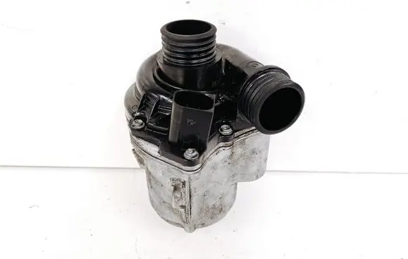 BMW X5M E70 Water pump 5A05704 A3C0867600000