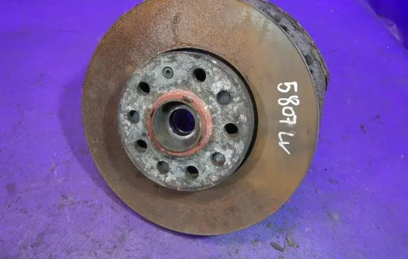 Volkswagen Touran I Front wheel hub spindle knuckle