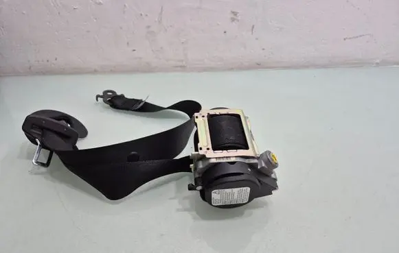 BMW 5 F10 F11 Front seatbelt 618120900 617935600D